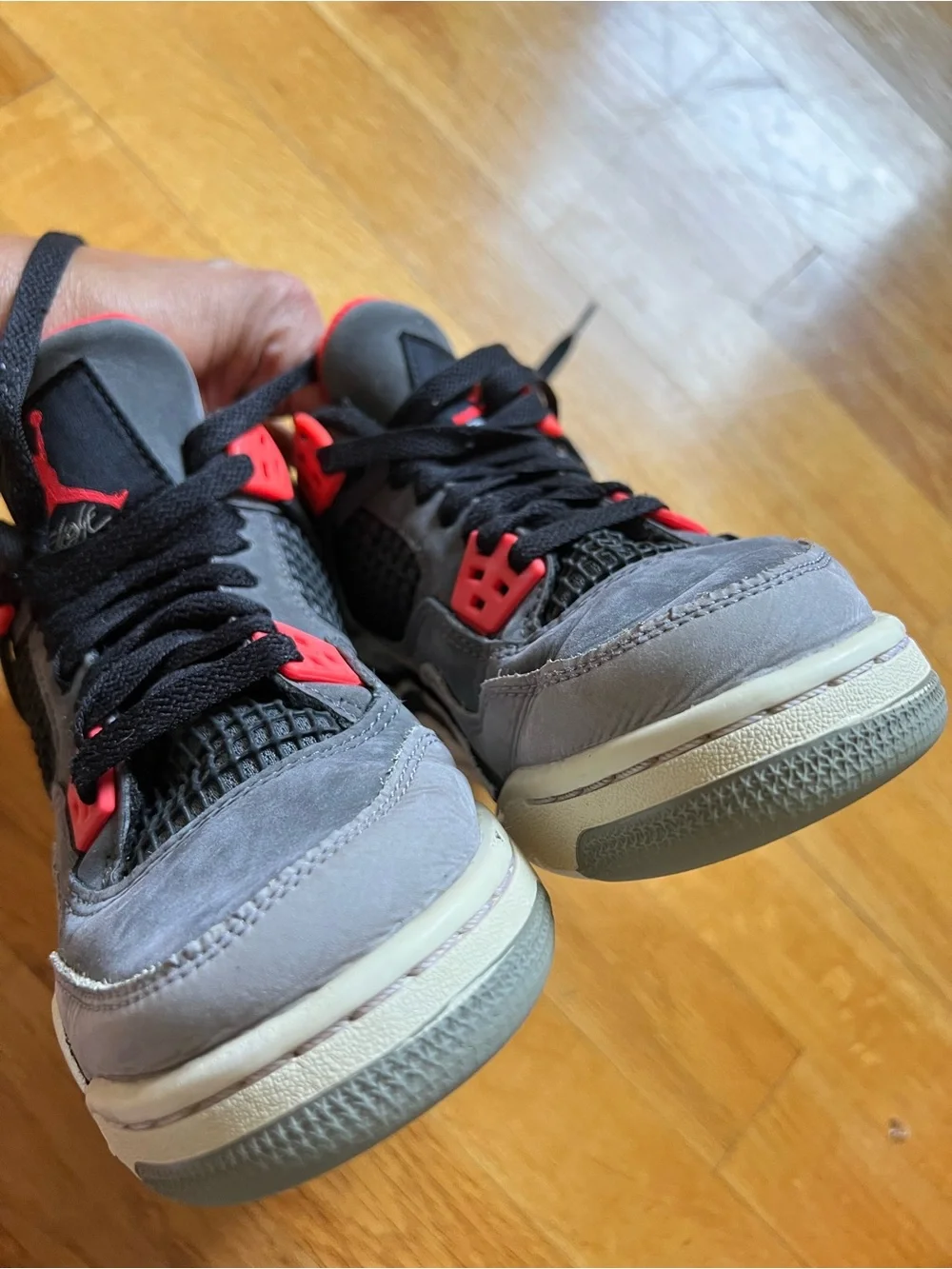 Jordan Kids Basketball Sneakers in Gray with Tomato Accents size 3.5Y